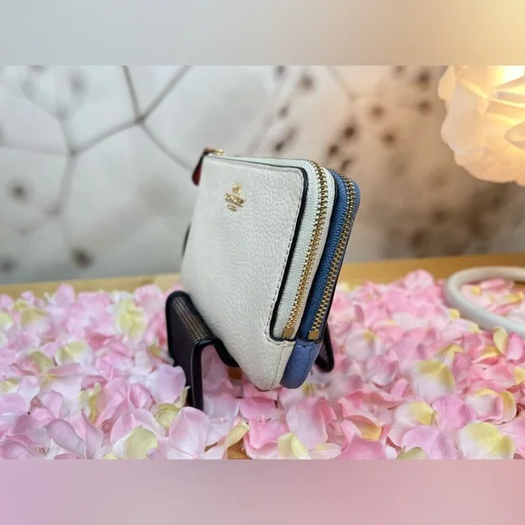 COACH Double Zipper Wristlet
Clutch Tan cream and blue Pebble Leather - Picture 2 of 12